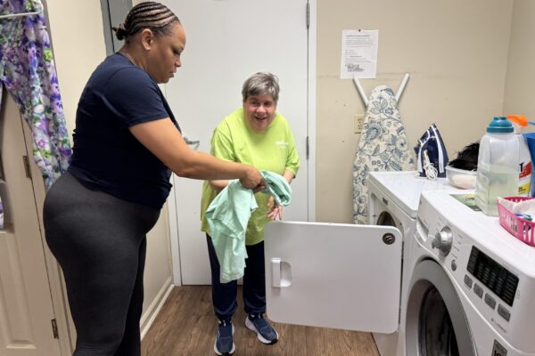 Liddy does her laundry with the support of DSP.